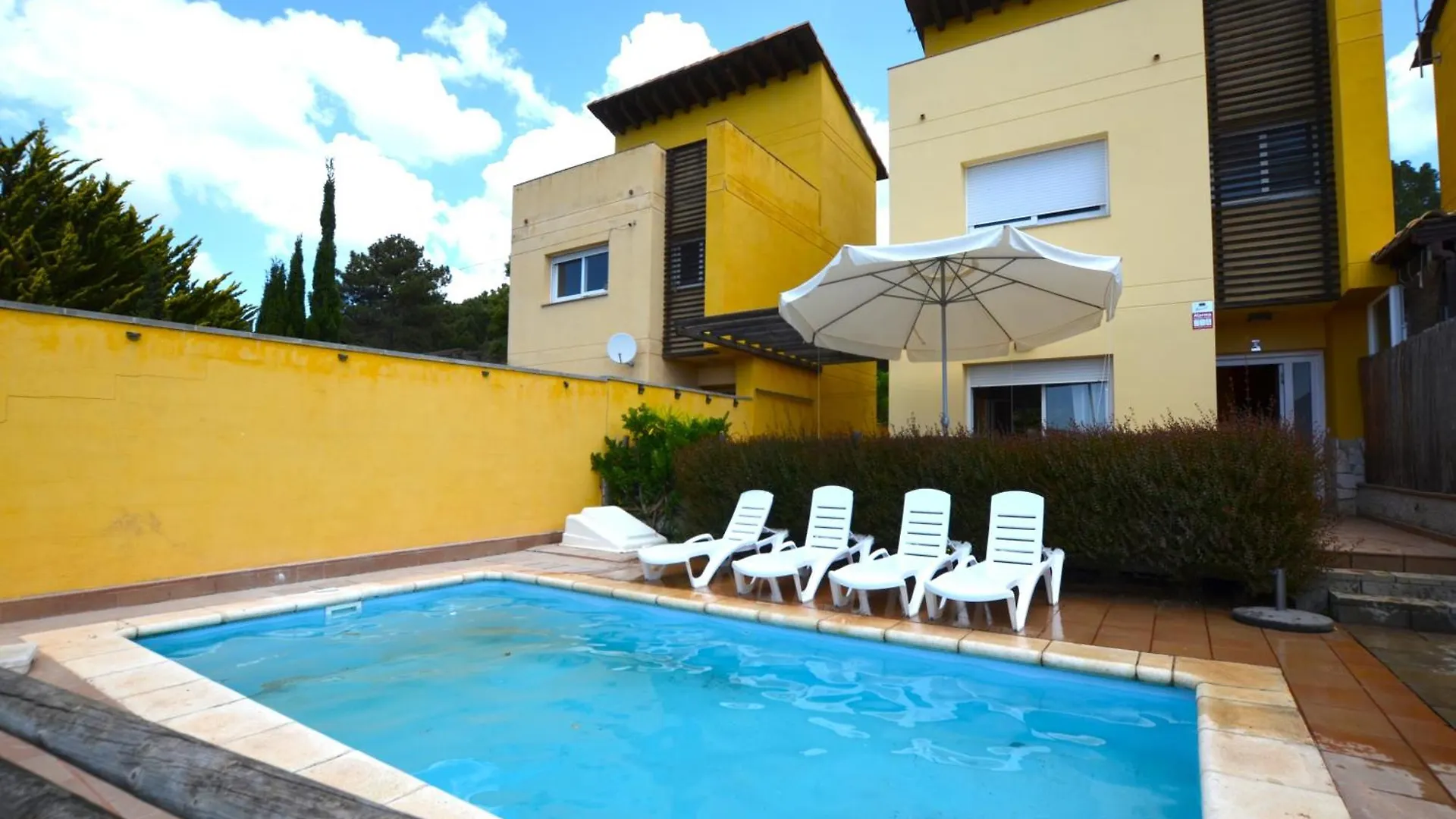 Villa Mimosa 8 People Lloret De Mar فيدريريس