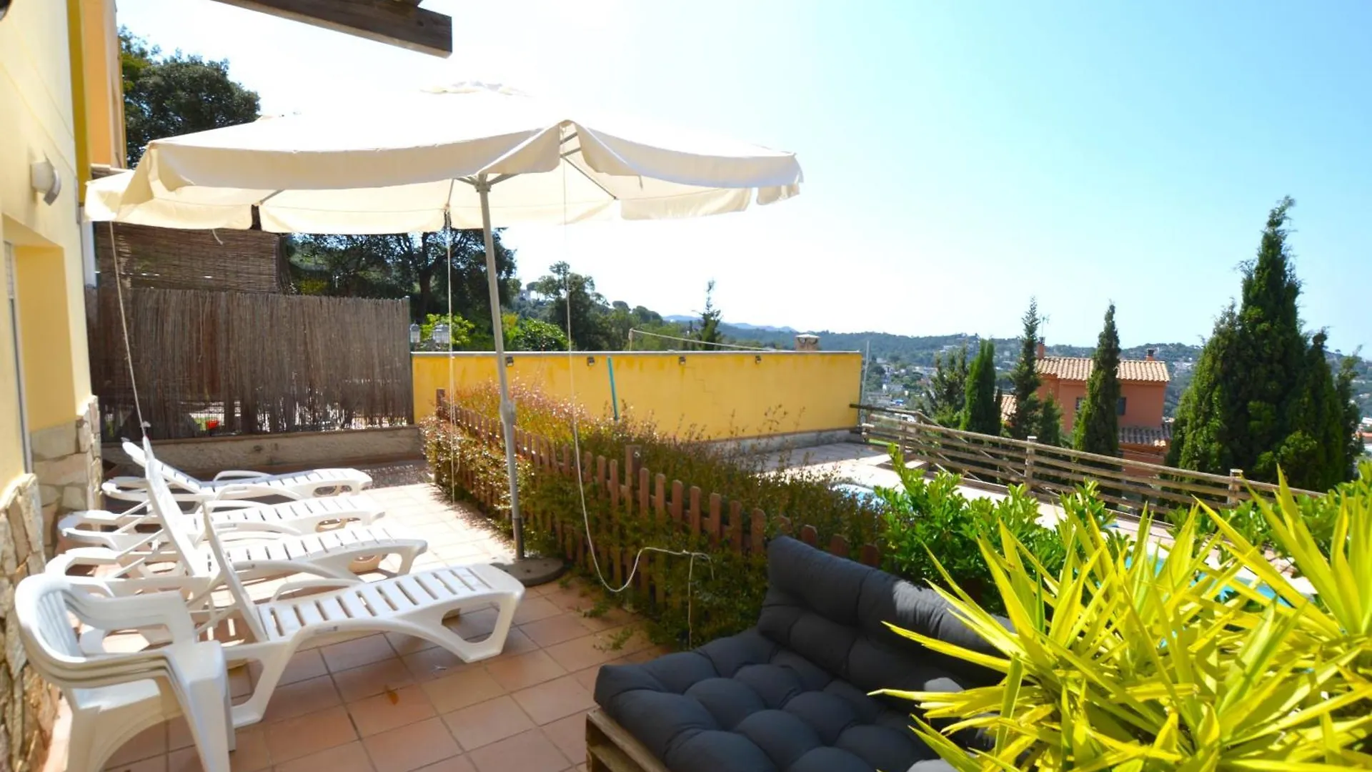 Villa Mimosa 8 People Lloret De Mar فيدريريس